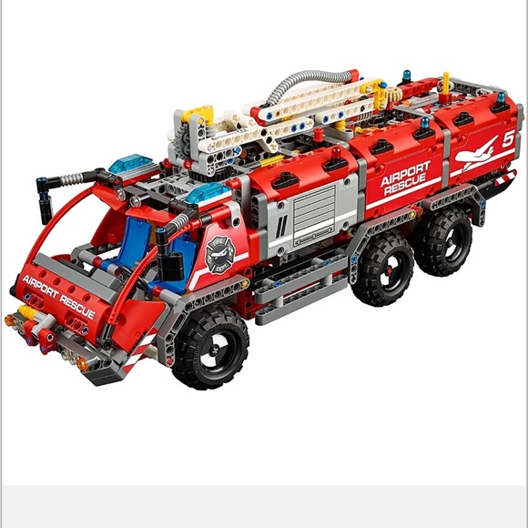 LEGO Technic Airport Rescue Vehicle 42068 Building Kit. RETIRED. - Picture 1 of 6